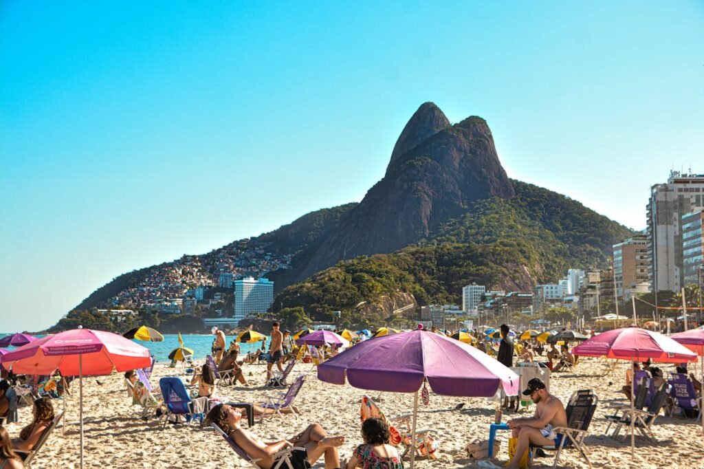 Arpoador: O Guia Definitivo do Pôr do Sol Mais Icônico do RJ