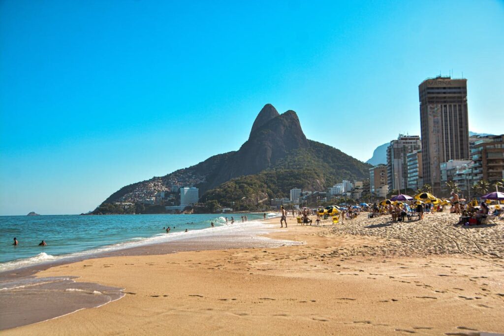 Praia de Ipanema - Onde o Mar abraça a Bossa e a Alma Carioca - Rio de Janeiro Portal